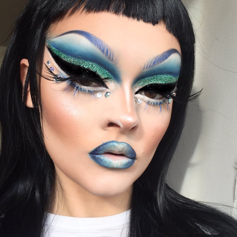 Lucy Garland Long Haired Men, Coachella Makeup, Drag Make-up, Yellow Makeup, Drag Queen Makeup, Kylie Jenner Makeup, Red Lip Makeup, Drag Makeup, Queen Makeup