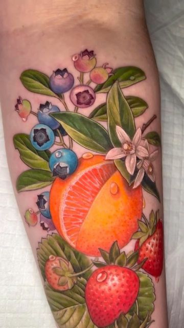 𝕻𝖆𝖒𝖊𝖑𝖆 𝕮𝖆𝖗𝖔𝖑 𝕮𝖆𝖗𝖛𝖆𝖑𝖍𝖔 shared a post on Instagram: "🍊Just some citrus tattoos🍋 I’m still in love with them and I’ll be tattooing more. More! MORE!!!!". Follow their account to see 460 posts. Impressionist Tattoo, Botanical Tattoos, Botanical Tattoo, Still In Love, Skin Art, Couple Tattoos, Forearm Tattoo, More More, Piercing Tattoo