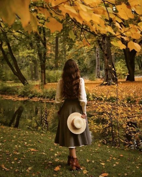 Autumn Lifestyle, Masterpiece Painting, Masterpieces Painting, Debut Photoshoot, Aesthetic Feed, Classy Prom Dresses, Old Fashion Dresses, Cottagecore Style, Gardening Outfit