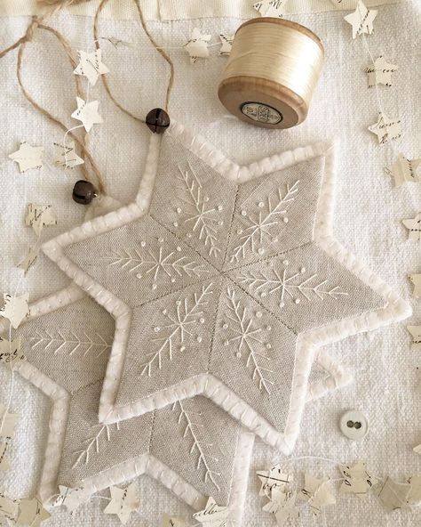 Melanie McDonough on Instagram: "Christmas Star ornaments from a lovely kit by @sarahedgarprettyfabrics #christmasembroidery #christmasstitching" Christmas Star Ornaments, Christmas Ball Ornaments Diy, Fabric Christmas Decorations, Christmas Fair Ideas, Diy Felt Christmas Ornaments, New Year Diy, Star Ornaments, Christmas Felt, Christmas Tree Decorations Diy