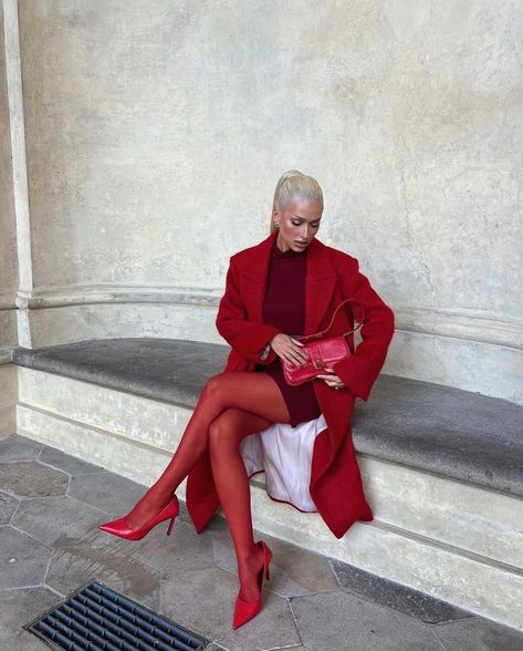 Red Monochromatic, Red Christmas Outfit, Red Pants Outfit, Selflove Motivation, Burgundy Outfit, Monochrome Fashion, Single Life, Valentine's Day Outfit, Family Events