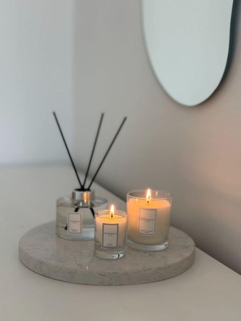 Modern Bedside Table Decor, Accessories For Bedroom, Stylish Room Decor, Bedroom Candles, White Room Decor, Decoration Aesthetic, Clean Decor, Future Apartment Decor, Dekorasi Kamar Tidur