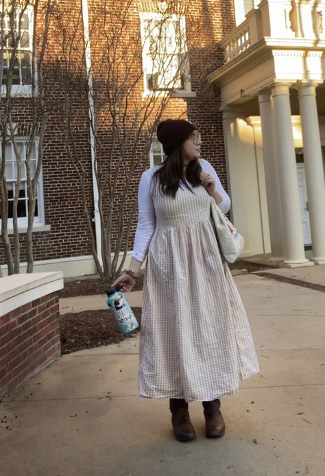 Layered long dress causal fit with beanie and cowboy boots, tote bag girlie fit, indie cowboy boot outfit ideas Long Dresses And Cowboy Boots, Indie Cowboy, Dresses And Cowboy Boots, Layered Long Dress, Boot Outfit Ideas, Midsize Winter, Cowboy Boot Outfits, Cowboy Boot, Cute Simple Outfits