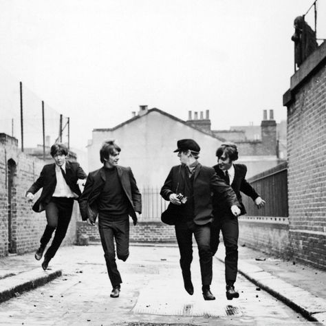 The Beatles Running #iPad #Wallpaper Stuart Sutcliffe, Beatles Movie, Hard Days Night, Don Vito Corleone, Beatles Wallpaper, Monterey Pop Festival, Men In Suits, Beatles Poster, Jean Reno