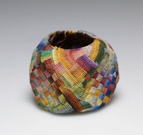 Basket by Diane Itter Contemporary Baskets, Textile Fiber Art, Fibres Textiles, Micro Macramé, Weaving Art, Art Crafts, Textile Artists, Fabric Art, Fine Arts