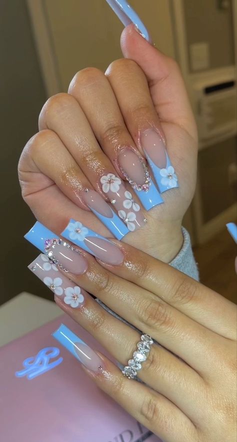 Blue Girly Nails, Light Blue Acrylic Nails Design Short, Xv Nails Blue, Light Blue Quince Nails Short, Light Blue Nails For Quinceanera, Latina Nail Designs Blue, Latina Acrylic Nails Blue, Light Blue Nails With Charms, Blue Latina Nails