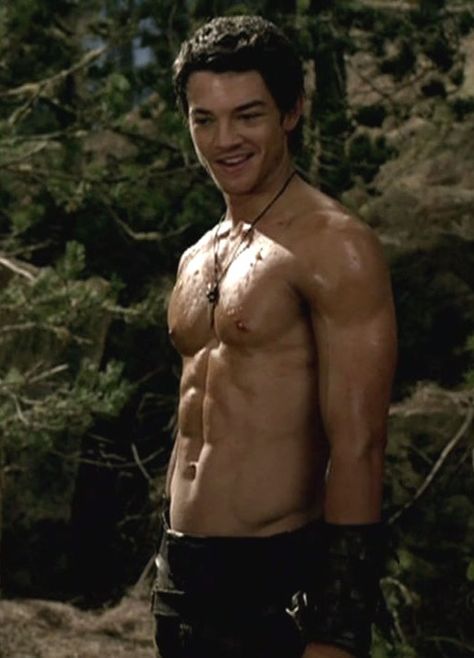 Craig Horner...ummm umm WOW! Keisha Castle Hughes, Craig Horner, Legend Of The Seeker, Medieval World, Australian Actors, Tv Music, Famous Stars, Young Actors, Film Tv