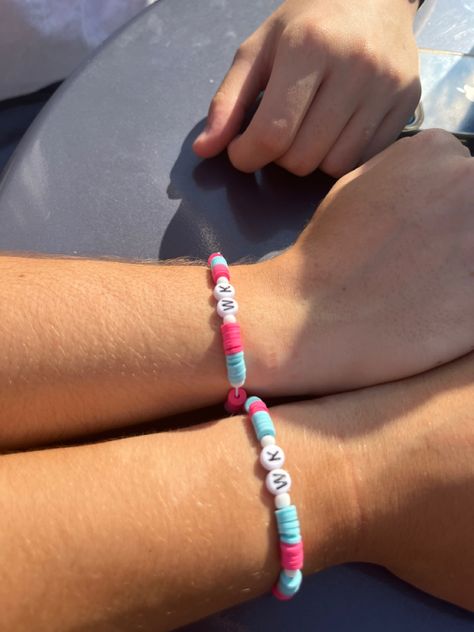 couple, summer ideas, date ideas, friendship bracelets, boyfriend Friendship Bracelets Bf And Gf, Boyfriend Bracelet Couples Diy, Bf Bracelet Ideas, Boyfriend Friendship Bracelet, Friendship Bracelets For Boyfriend, Couples Clay Ideas, Bracelet Boyfriend, Couple Summer, Preppy Bracelets