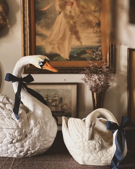 Went treasure hunting with my girl @leggo.my.meago this morning and it did not disappoint. Another day, another swan and this one might be… | Instagram Swan Decor Vintage, Christmas Gift Wrapping Diy, Swan Decor, Duck Decor, Swans Art, Treasure Hunting, Divine Design, Whimsical Decor, Room Ideas Bedroom