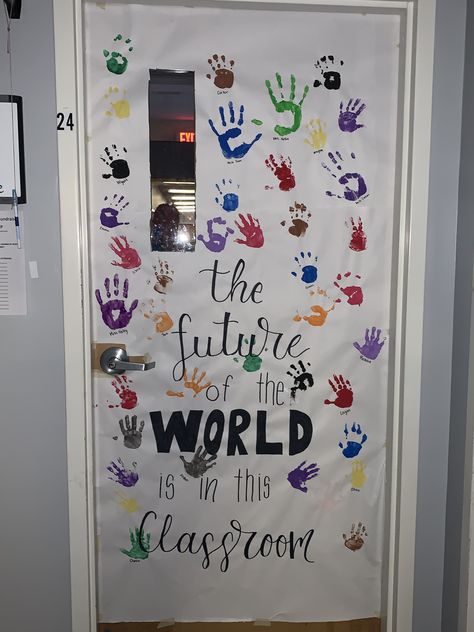 Classroom Door Painting Ideas, Class Door Decoration Ideas For Nursery, Kindergarten Door, Toddler Bulletin Boards, Class Door Decorations, Scriptures For Kids, Classroom Boards, Kids Door, Classroom Songs