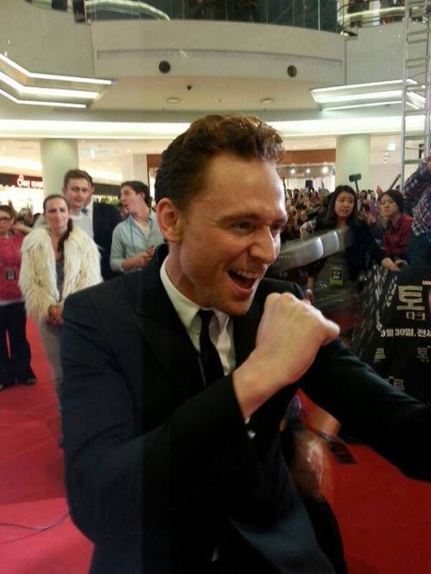 Tom Hiddleston, Red Carpet, A Man, Carpet, Red