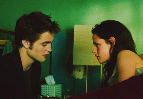 "I'm not breaking any of his rules. He did say I couldn't take a step inside the door. I came in through the window." Other Aesthetic, Bella And Edward, Team Edward, Bella Cullen, Twilight Cast, Unanswered Questions, Twilight Edward, Twilight Photos, Twilight Film