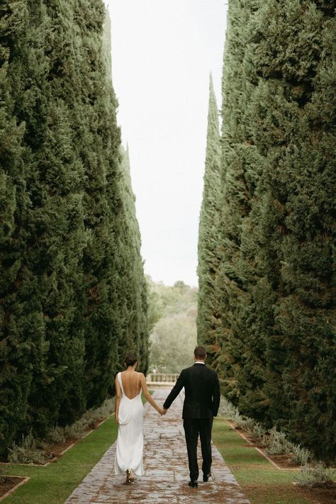 Classy Engagement Pictures, Mansion In Beverly Hills, Winter Engagement Pictures, Classy Engagement Photos, Greystone Mansion, Slip Gown, Couple Engagement Pictures, European Garden, Outdoor Engagement Photos