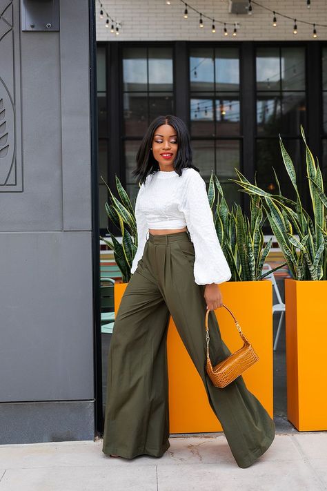 How To Style Wide-Leg Pants Wide Pants Outfit, Styling Wide Leg Pants, Wide Leg Outfit, Marlene Hose, Loose Pants Outfit, Legs Outfit, Wide Legged Pants, Wide Leg Pants Outfit, Style Wide Leg Pants