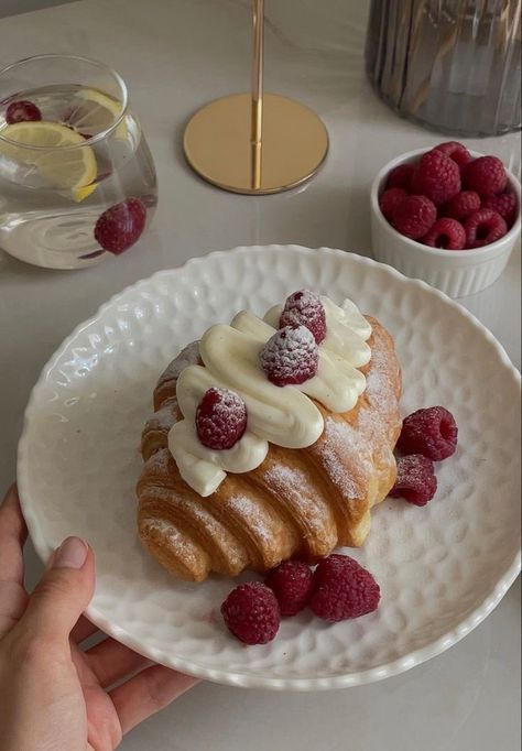 Aesthetic Croissants, Aesthetic Boxing, Raspberry Croissant, Croissant Aesthetic, Food Polls, Cedric Grolet, Great Day, Pretty Dessert, Cute Baking