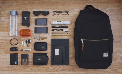 Laptop For College, What's In My Backpack, Edc Backpack, Things Organized Neatly, Everyday Bag Essentials, Backpack Essentials, Backpack Organization, Tech Bag, Everyday Backpack