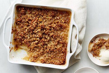 pear crisp Pear Crisp Recipe, Pear Crisp, Peach Crumble, Fruit Crisp, Fall Desserts Easy, Pear Recipes, Apple Crisp Recipes, Fall Dessert Recipes, Crisp Recipe