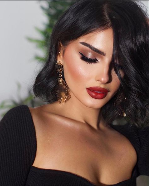 Red Lip Makeup, Glamour Makeup, Red Lipstick, Wedding Hair And Makeup, Glam Makeup, Pretty Makeup, Beautiful Makeup, Red Lips, Dark Hair