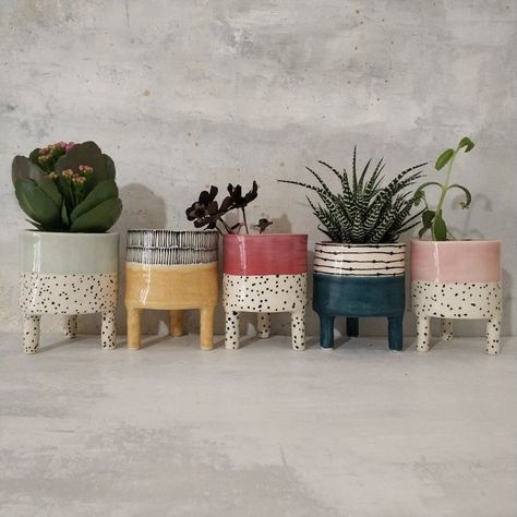 Pottery Plant Pots, Pottery Pots, Painted Pots Diy, Pottery Workshop, Keramik Design, Pottery Crafts, Diy Pottery, Ceramics Pottery Art, Pottery Planters