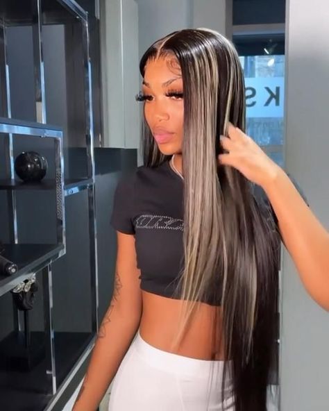 Hairstyles Honey Brown, Black Hair With Blonde Highlights, Highlights On Dark Hair, Front Lace Wigs, Black Hair Wigs, Hair Front, Blonde Highlights On Dark Hair, Y2k Hair, Frontal Wig Hairstyles