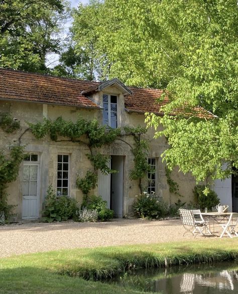 manoirdeplaisance French House Interior Provence France, White Picket Fence Ideas, Picket Fence Ideas, French Country Houses, Mediterranean Farmhouse, Provence House, Dream House Aesthetic, Mediterranean Aesthetic, Fence Designs