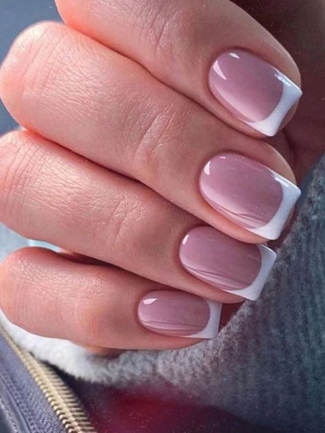 17 Chic French Tip Nail Ideas for Natural Nails Short Fake Nails, Nagel Tips, Short Square Nails, Fake Nails With Glue, Stick On Nails, False Nail, French Tip Nails, Nail Supply, Manicure E Pedicure