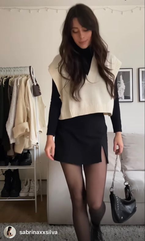 Black Skirt Outfit Fall, Royal Family Fashion, Skirt Outfit Fall, Black Skirt Outfits, Skirt Outfits Fall, Nail It, Europe Outfits, Winter Fashion Outfits Casual, Miniskirt Outfits