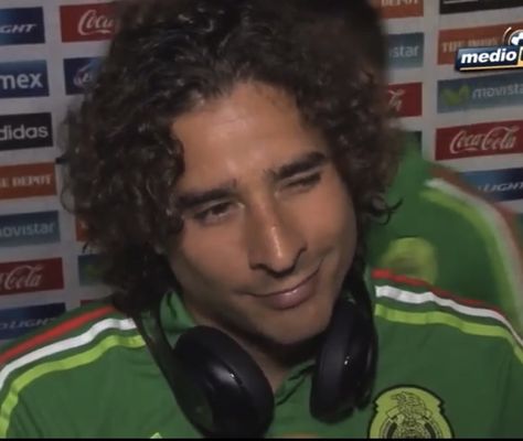 Ochoa Pfp, Mexican Team, Memo Ochoa, Mexico Team, Madrid Outfits, Mexico National Team, White Ferrari, Dark Green Aesthetic, Football Is Life