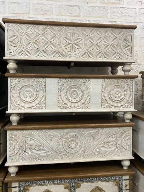 Repetitive Patterns, Furniture Makeover Inspiration, Muebles Shabby Chic, Warm Home Decor, Boho Furniture, Vantage Point, Carved Furniture, Furniture Renovation, Furniture Hacks