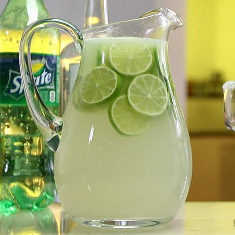 Margarita Pitcher Recipe, Lime Cocktail Recipes, Jolly Rancher Vodka, Sweet Drinks Recipes, Margarita Pitcher, Tequila Drinks Recipes, Jungle Juice Recipe, Lemonade Sangria, Bbq Drinks