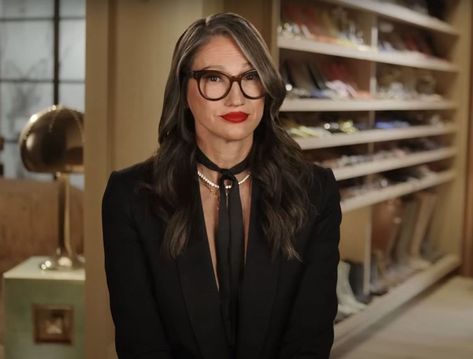 Rhony Jenna Lyons, French Women Style Outfits, Jenna Lyons Style, Theatre Outfit, Normcore Fashion, Jenna Lyons, Cut Blazer, Funky Glasses, My Personal Style