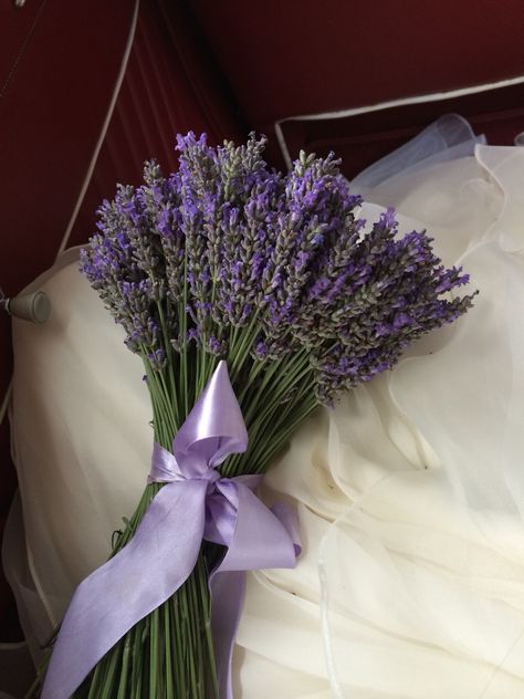 Lavender bouquet Lavender Bouquet Aesthetic, Copenhagen Style Fall, Vintage Paris Aesthetic, Fall Aesthetic Vintage, Parisian Vintage, Bouquet Aesthetic, French Aesthetic, Long Maxi Dresses, Lavender Bouquet