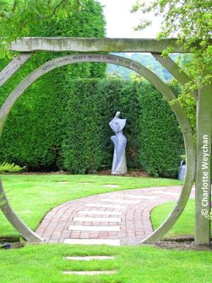 Garden Entrances, Moon Gates, Inspiring Gardens, Theme Garden, Garden Angel, Garden Gate Design, Small Japanese Garden, Yard Inspiration, Japanese Garden Landscape