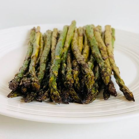 Balsamic Roasted Asparagus - A Sweet Alternative Oven Roasted Okra, Balsamic Vinegar And Olive Oil, Baked Okra, Roasted Okra, Asparagus Recipes Baked, Oven Roasted Asparagus, Asparagus Seasoning, Easy Vegetable Side Dishes, Roasted Radishes