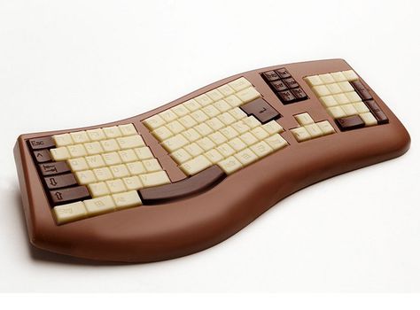 chocolate keyboard Chocolate Keyboard, Choco Girl, Sunshine Cupcakes, Choco Biscuit, Chocolate Girl, Kids Gadgets, Geek Food, Iphone Gadgets, Food Shapes