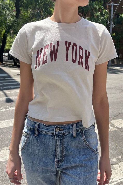 Brandy Melville Style, Brandy Melville Shirts, Brandy Melville T Shirts, California Hoodie, Blusas Top, New York Top, Airport Outfit, Casual Dinner Outfit, Cotton Top