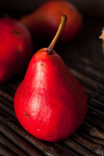 Vitamin Background, Reference Objects, Honduran Food, Fruit Photos, Red Pears, Colors Of Fire, Red Pear, Simply Red, Beautiful Fruits