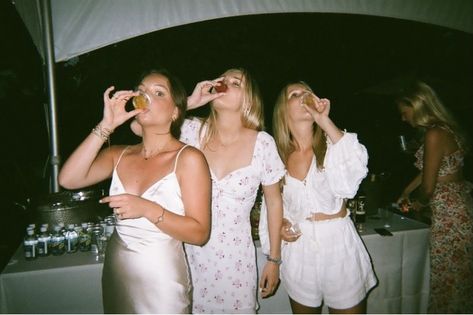 Bachelorette Film Photos, Party Disposable Photos, Disposable Camera Bachelorette, Wedding Disposable Camera Photos, Disposable Camera Photography Party, Disposable Wedding Photos, White Party Pictures, All White Party Aesthetic, Disposable Camera Photography Wedding