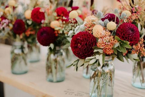 Dahlia Decoration Wedding, Fall Wedding Dahlias, Dahlia Wedding Decoration, Burgundy Dahlia Centerpiece, Dahlia Wedding Centerpieces Fall, Fall Wedding Centerpieces Mums, Dahlia Flower Wedding Centerpieces, Dahlia Table Centerpieces, Fall Floral Bouquets Wedding