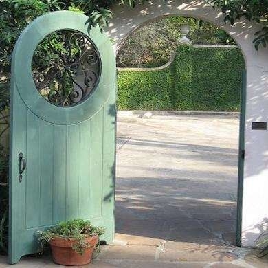 Front Gates, Green Door, Garden Gate, Garden Doors, Beautiful Doors, Garden Cottage, Rustic Gardens, Garden Gates, Dream Garden