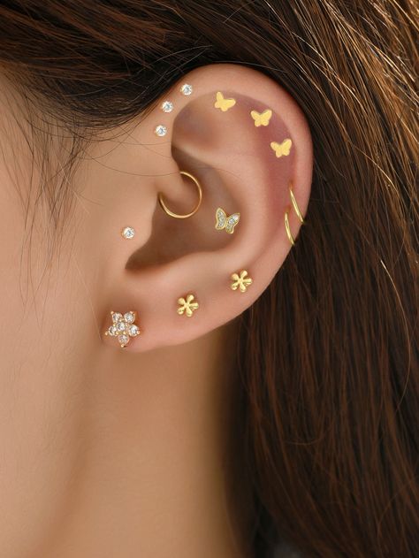 Full Ear Piercings, Different Ear Piercings, Hand Jewelry Rings, Multiple Ear Piercing, Piercing Inspo, Cool Ear Piercings, Pretty Ear Piercings, Crystal Bead Jewelry, Cute Ear Piercings