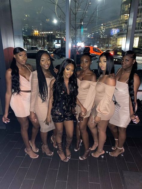 @nunbutabrat 💛 Squad Goals Black, Celery Smoothie, Birthday Dinner Outfit, Birthday Outfit Ideas, 16th Birthday Outfit, Bestie Outfits, Matching Outfits Best Friend, Squad Outfits, Cute Birthday Outfits