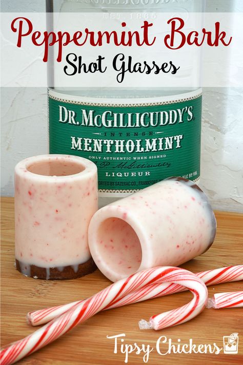 Edible Shot Glasses Recipes, Candy Cane Shot Glasses, Peppermint Shot Glasses, Shot Glass Mold Recipes, Candy Cane Shots, Diy Peppermint Bark, Candy Shot Glasses, Chocolate Shot Glasses, Jello Ideas