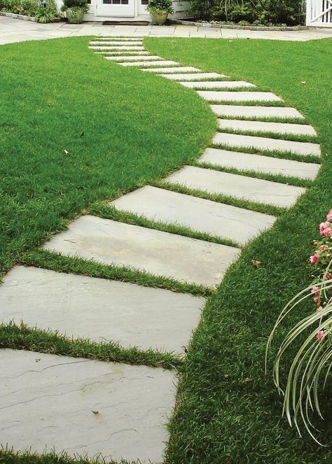 Landscape Edging Stone, Stepping Stone Pathway, Pathway Garden, Stepping Stone Walkways, Pathway Ideas, Backyard Walkway, Walkway Landscaping, Pathway Landscaping, Hgtv Garden