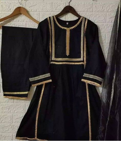 Black Kurta Outfit Women, Simple Kurta Designs, Pakistani Fashion Casual, Kurti Designs Latest, Stylish Short Dresses, Pakistani Dresses Casual, Sleeves Designs For Dresses, Simple Pakistani Dresses, Fashionista Clothes