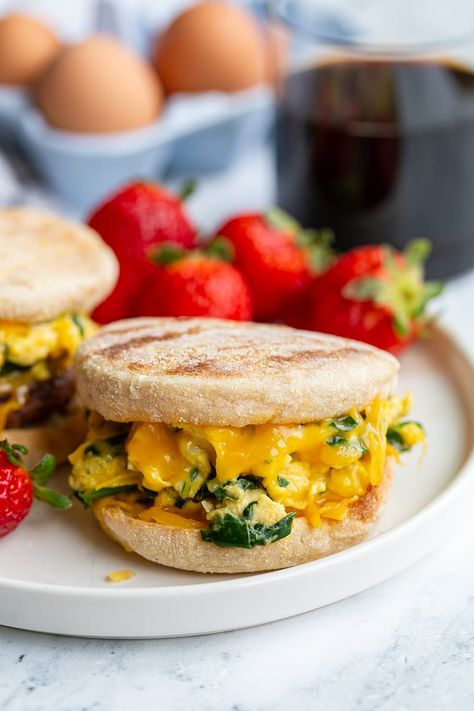 These English Muffin Breakfast Sandwich's are simple to make and are GREAT for a quick breakfast on the go! They're easily customizable too! Homemade English Muffin Breakfast Sandwich, Egg On English Muffin, Premade English Muffin Breakfast, Meal Prep Egg Sandwich English Muffins, Sausage Egg Cheese English Muffin, English Muffin Breakfast Sandwich, English Muffin Breakfast, Egg Muffins, Egg Sandwiches