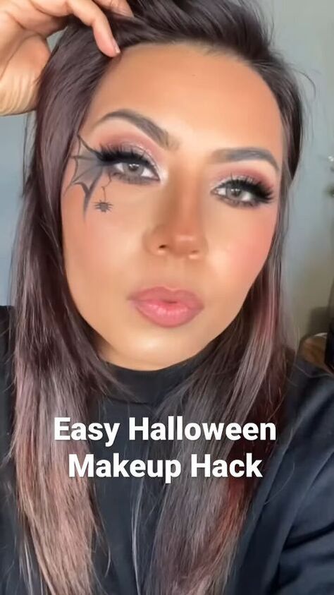 Spider Web Under Eye Makeup, Halloween Eye Makeup Easy, Spider Web Makeup Easy, Spiderweb Eye Makeup, Eye Makeup For Halloween, Web Eye Makeup, Spider Web Eye Makeup, Easy Halloween Eye Makeup, Spider Eye Makeup