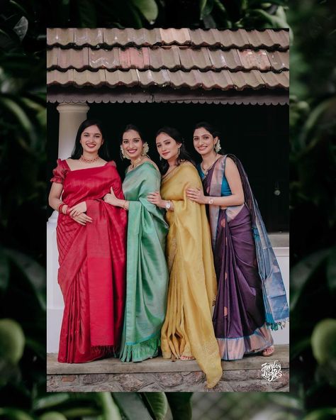 Saree For Friends Wedding Indian, Saree Poses With Friends, Half Saree Designs South Indian, Sisters Photography Poses, Kerala Wedding Saree, South Indian Wedding Hairstyles, Indian Bride Poses, Sisters Photoshoot Poses, Bridesmaid Photoshoot