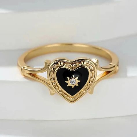 Boho Vintage Heart Ring - 14k Gold Plated - Nickle Free, Lead Free, + Hypoallergenic - Made For Comfort <3 - Available In Sizes: 6,7,8,9,10 Summer Wedding Jewelry, Rings Vintage Boho, Heart Engagement, Gold Heart Ring, Hari Valentine, Heart Engagement Rings, Heart Shaped Rings, Jewelry Wedding Rings, Styl Boho