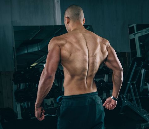 The 8 Worst Training Mistakes That Will Limit Your Back  Gains | If you're looking to add size to these non-mirror muscles, you'll want to avoid these miscues at all costs. Big Back Workout, Fix Rounded Shoulders, 남성 근육, Good Back Workouts, Workout Man, 15 Minute Workout, 30 Minute Workout, Shoulder Muscles, Circuit Workout